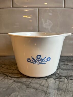 Corning Ware Sauce Maker Pot 4 Cup-32 Ounces-1 Qt vintage Cornflower Corningware